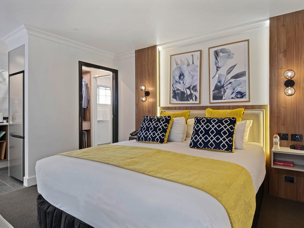 A Premier King Studio at Bluegum Dubbo, a Travellers Group property