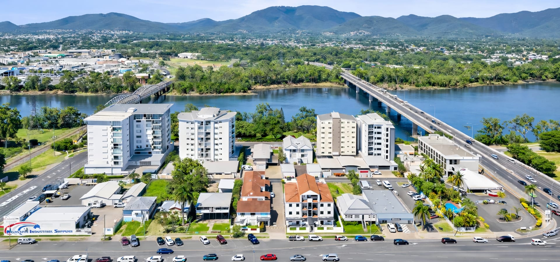 Aerial view of Cityville Apartments & Motel on the Fitzroy River, Rockhampton