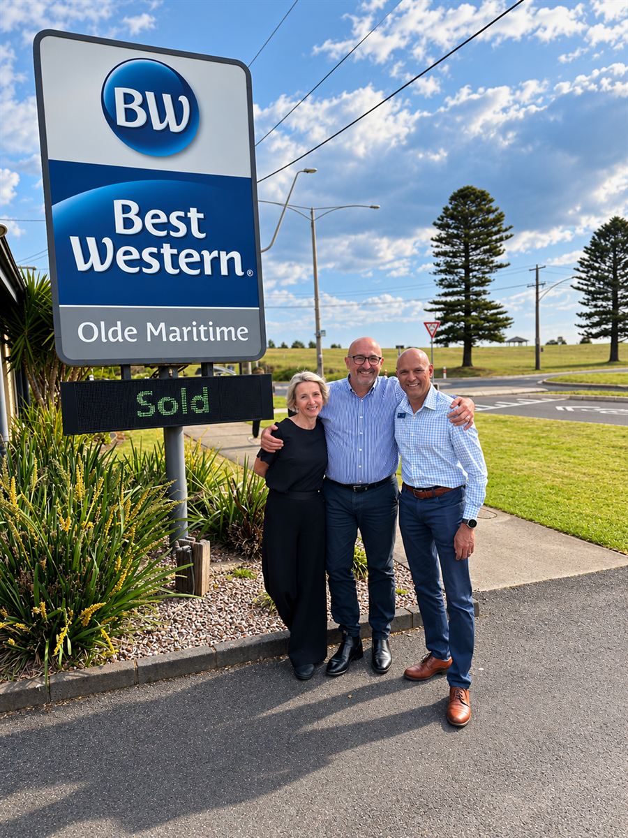 Outgoing owners Bronwyn and Raj Patel with Travellers Managing Director Craig Smith outside Best Western Olde Maritime, Warrnambool