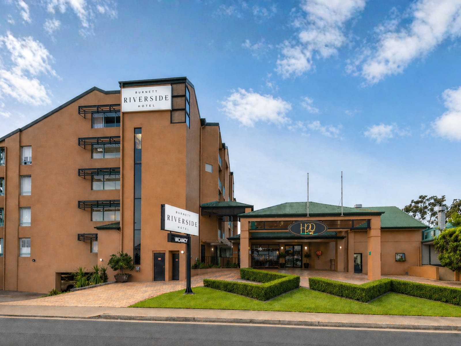 Burnett Riverside Hotel
