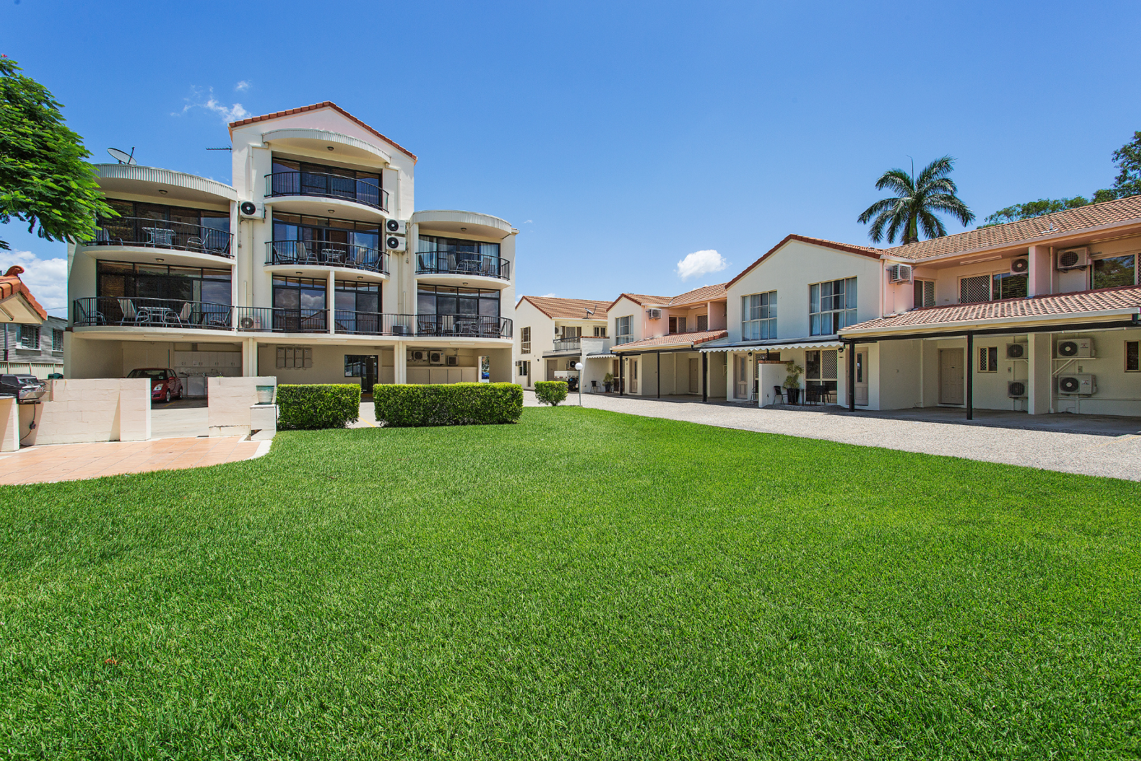 Cityville Apartments & Motel exterior